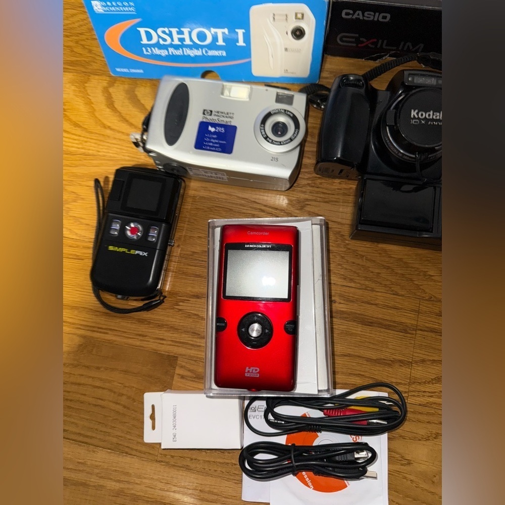 Lot Of 7 Mixed Digital Cameras​​​ - Picture 5 of 10